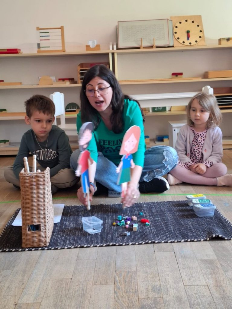 Experiment educațional cu apă și materiale reutilizabile